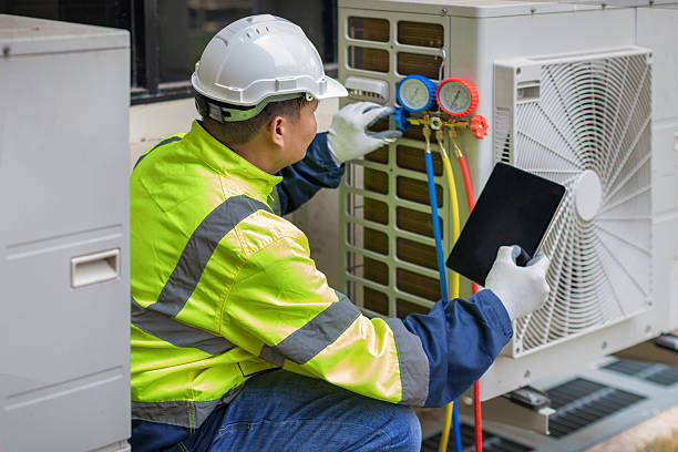 Professional Hvac technician working in Midlothian, IL